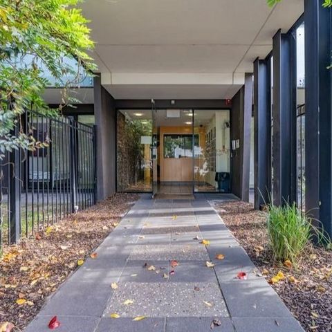 VELOCITY APARTMENTS Student Apartments, 2 bedrooms, 2 floors, first home buying opportunity, high yield investment products, excellent investment profits Swinburne University is just a short walk away and public transport is readily available. Walkin...