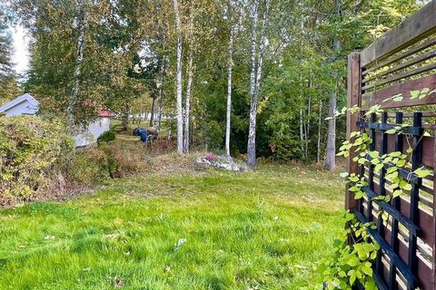 Nice house near the sea with an associated newly built guest cottage in scenic Fågelsudd where you follow the path directly from the house down to the sea to enjoy a refreshing dip or a walk. You live in a nice cottage area where there are two swimmi...