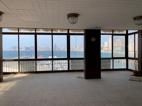 Magnificent commercial premises in corner, facing Mal Pas beach, Poniente beach. It consists of 315 square metres distributed in two floors, both with sea views, it has a terrace, although not privative of the premises, but it can only be used by the...