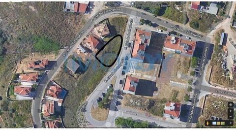 Grond voor de bouw van een eengezinswoning met een oppervlakte van 393 m2, in de urbanisatie Quinta das Estrangeiras. De urbanisatie Quinta das Estrangeiras heeft de afgelopen jaren een enorme expansie doorgemaakt, zowel op het gebied van nieuwbouw a...