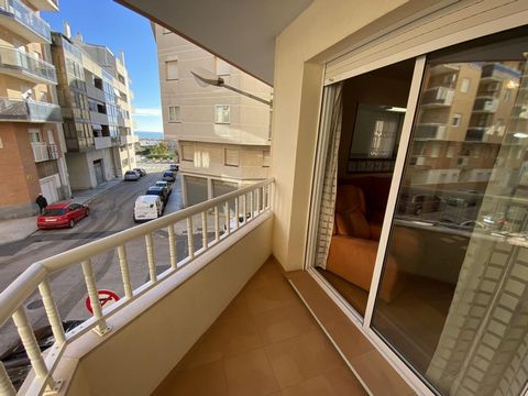 Apartment for sale in Sant Carles de la Rapita, Costa Dorada. Just 200m from the beach. It has an area of 86m2 that is distributed in living room, open kitchen, 3 bedrooms of which 2 doubles and two bathrooms, one with shower and the other with batht...