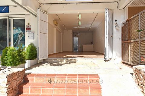 Commercial premises in the heart of Cala D'Or. The place is located in the pedestrian area of Cala D'Or and is suitable for any type of business. It has about 40 square meters built plus a basement of about 56 square meters. It is surrounded by bars,...