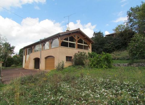 This charming 128 m² house is nestled in the heart of Leynes, just 10 minutes from the TGV/TER train station and the main A6-A40 motorways. Built in 1981, it represents a solid investment opportunity. The property is distinguished by the following fe...