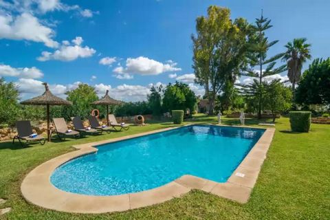 This fabulous, typical Majorcan cottage with a private pool is near Inca, in the center of Mallorca, and welcomes 5 guests. A verdant garden is a heavenly place to relax, sunbathe on one of six sun loungers, or take a refreshing exterior shower. In t...