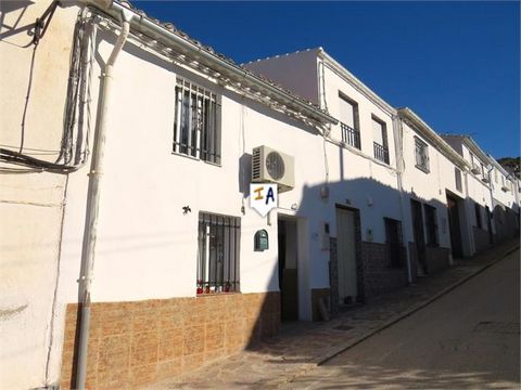 Cette jolie maison de deux chambres se trouve dans le village de La Carrasca, dans la province de Jaen en Andalousie, en Espagne, à proximité de Las Casillas et de son réservoir. Prête à vivre ou à utiliser comme maison de vacances, c'est une belle p...