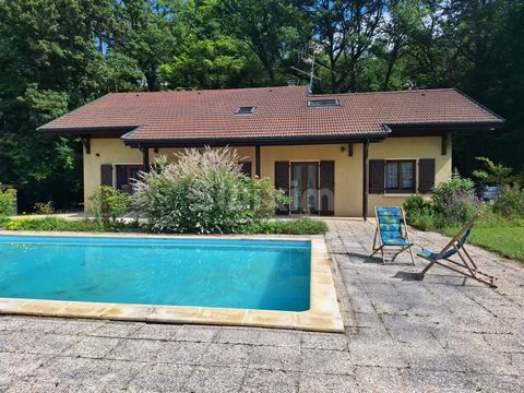 Réf 68460CB : Discover this magnificent house, with its 5 spacious bedrooms and extensive grounds of 2400 m². This property offers an exceptional living environment, combining comfort and tranquillity. A large, bright living room. a covered swimming ...
