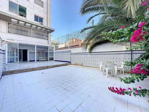 Have you ever dreamt of living 300 metres from the beach? Now you can start living that dream thanks to this ground floor apartment with a garden next to Playa Del Cura. Not only will you be living next to one of Torrevieja's most famous beaches, but...