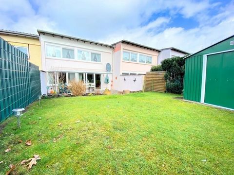 This wonderful terraced house was built and equipped in 1960 with a partial basement. On the ground floor of the 110m2 house is the spacious kitchen with dining area. The associated very modern fitted kitchen is already included in the purchase price...