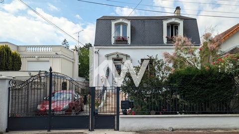 KW Partners, François Joly and Sylvie Thierry offer you this Mansard type house of 130 m², built on a plot of 298 m². Located in the highly sought-after Petit Lac district, a stone's throw from Lake Enghien and in one of the quietest and most coveted...