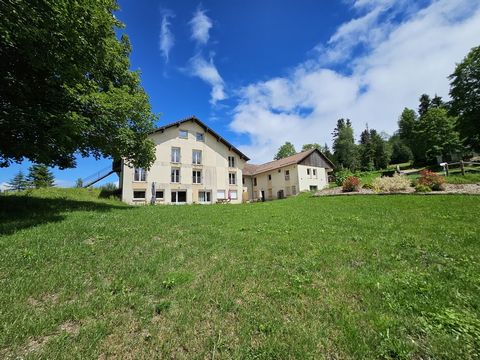 Venez découvrir ce gîte rempli d'histoire, situé dans la commune de Flangebouche. Les murs uniquement sont à vendre, l'activité n'est pas comprise dans le prix de vente. Libre à vous d'installer l'activité saisonnière de votre choix selon la zone du ...