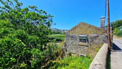 Ruined residential building with a lot of potential to rehabilitate and located in the historic center of Barcarena. With 199 m2 of gross construction area, distributed over two floors (basement and ground floor) it is located in the municipality of ...