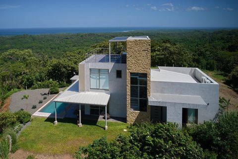 Splendida villa architettonica a Playa: abbraccia la bellezza della natura e la vista sull'oceano Scopri l'eleganza architettonica armonizzata con la natura in questa villa eccezionale. Posizionata su un lotto privilegiato a Finca Los Pargos, Playa, ...