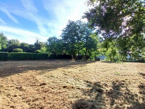 To visit without delay! This bright plot with an area of 1,406 m² is fenced and benefits from beautiful trees giving it its unique character. As a bonus, you benefit from a footprint of 50% of its surface area to build on! Its location at the entranc...