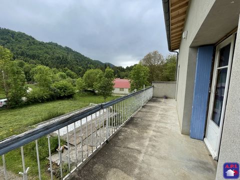 RUHIG UND MIT POOL In einem hübschen Dorf im Pays de Sault, ruhig, umgeben von Natur, biete ich Ihnen dieses große Haus mit ca. 165 m² Wohnfläche auf 3 Ebenen mit beheiztem 8x4-Pool auf einem ca. 800 m² großen Grundstück an Südlage und Blick auf die ...