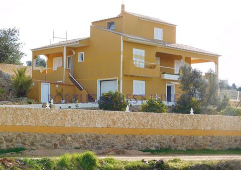 Living in Harmony with Nature: 6 bedroom villa with 6 bedrooms and swimming pool in Silves A dream getaway awaits you in this 6 bedroom 6 bedroom villa with pool, situated on 6000 m² of land in charming Silves, Algarve. Fully renovated with high qual...