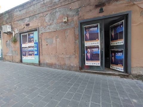 In collaboration with Magliolo Immobili per Impresa we are pleased to offer for sale a commercial space with a shop window in Monterotondo, in the main street of the centre, via Matteotti. The shop is located in a street with high traffic for both ve...