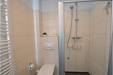 Appartamento per vacanze con vista sull'acqua a Dranske am Rügen, fino a 4 persone, posizione tranquilla con 2 camere da letto, a soli 50 m da Wieker Bodden.