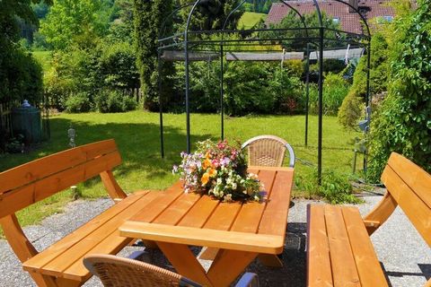 Woning met een open inrichting, met luxe uitstraling, omheinde tuin, overdekt terras, vloerverwarming, gratis WiFi, centrale ligging