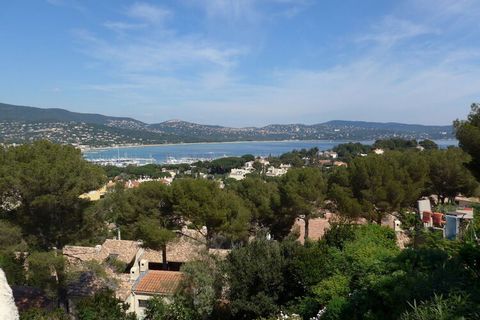 Enjoy the fantastic view over the Bay of Cavalaire from the roof terrace of our holiday apartment.