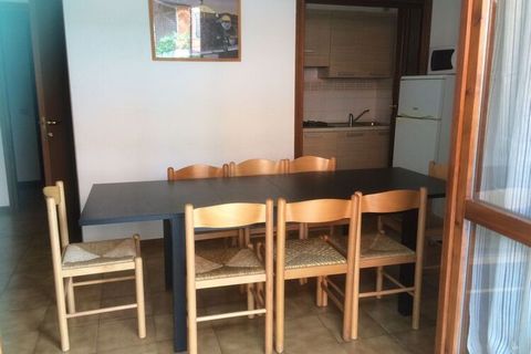 Diese sehr schöne zweistöckige 3 Zimmer Ferienwohnung befindet sich im Erdgeschoss + Untergeschoss. Das Erdgeschoss besteht aus: Schlafzimmer mit Doppelbett und Etagenbett, Badezimmer, voll eingerichtete Küche, Wohn-Esszimmer mit 2 Einzelbetten und A...