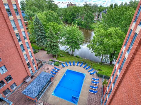 Atemberaubende, offene Einheit mit herrlichem Blick auf das Wasser. Drei Schlafzimmer haben eine sehr gute Größe. Die Einheit verfügt außerdem über zwei Badezimmer, von denen eines en-suite ist. Es gibt auch einen Fitnessraum. Die Waterfront Tour um ...