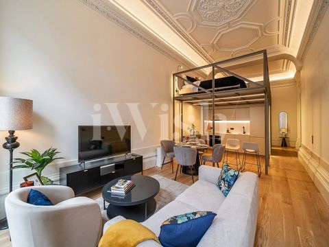 Discover this unique opportunity to invest in the city centre of Porto, in one of the most iconic and dynamic streets of the city. This building, located in a consolidated area of commerce and services, is at the epicentre of a profound transformatio...