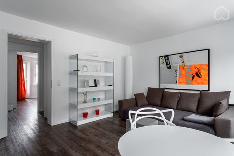 Voll ausgestattetes und möbliertes 70 qm-Apartment im Zentrum Hannovers (historische Altstadt), mit zwei Schlafzimmern (140 cm Bett + 180 cm Bett), innenliegendes Badezimmer mit Dusche, WC und Waschtisch sowie Balkon zur Gartenseite. Der Garten kann ...