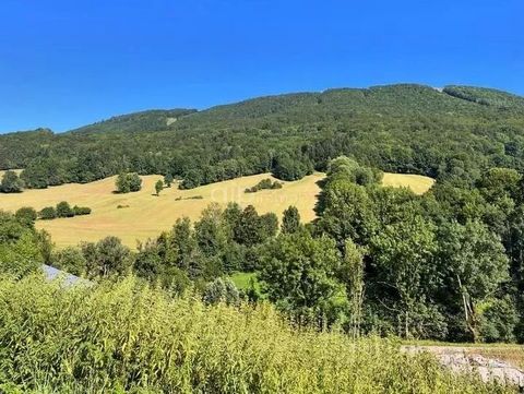 Ontdek dit charmante perceel van 629 m² in een klein gehucht Aillon le Jeune. Vrije voetafdruk met veel mogelijkheden. Toplocatie voor een tweede woning, hoofdverblijf of toeristisch project. Ski- en zomersportresort op 2 minuten met de auto, gemeent...