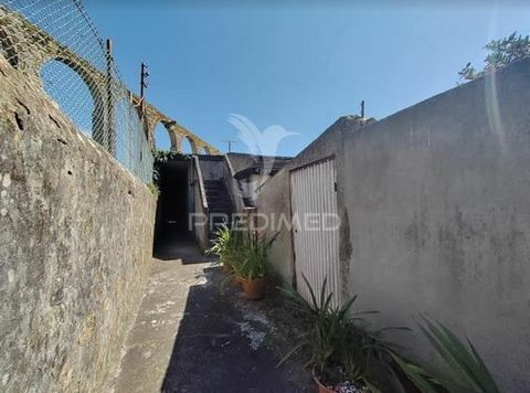 House/Building for Refurbishment - Vila Do Conde Unique Opportunity in the Historic Center of Vila do Conde We present this villa with enormous potential for appreciation, located in a central and strategic location. With a gross area of 364 m², this...