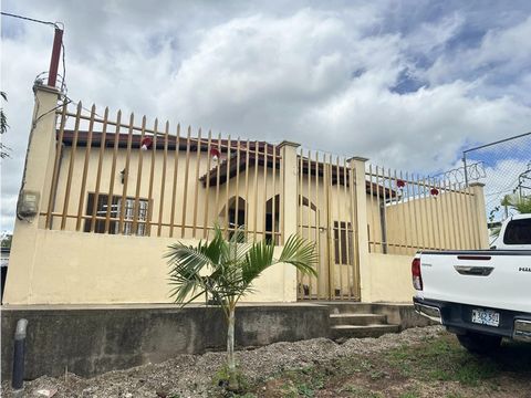 House for sale in Bo Rosario Murillo behind the depositThe property has:2 Bedrooms with Shared BathroomTotal Area of the Land 199m2Front Sidewalk / PorchGuest BathroomLarge Living RoomSink Price $55k USD