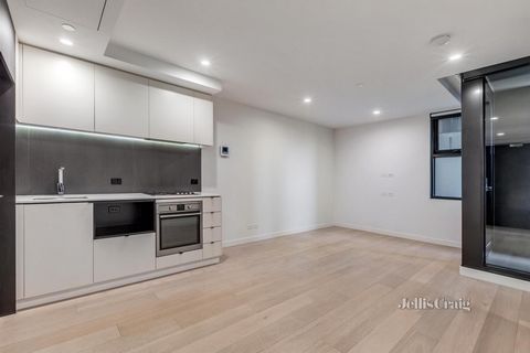 Dit betaalbare en in 'als nieuwe' staat, 11e verdieping, een-slaapkamer, balkon appartement is centraal gelegen dicht bij South Yarra station, # 58 tram, Chapel Street en Toorak Road winkels, restaurants, nachtleven en vervoer. Deze prachtig ingerich...