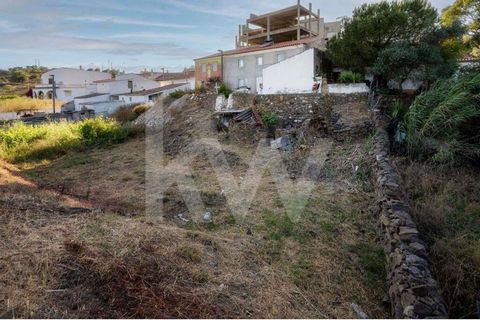 Excellent opportunity to rebuild a house with a stunning view of the Guadiana River. If you like nature, open views, peace, tranquility, trails, then don't hesitate. Ruin with 22m² on an urban plot of 64m² (with positive opinion from the Chamber for ...