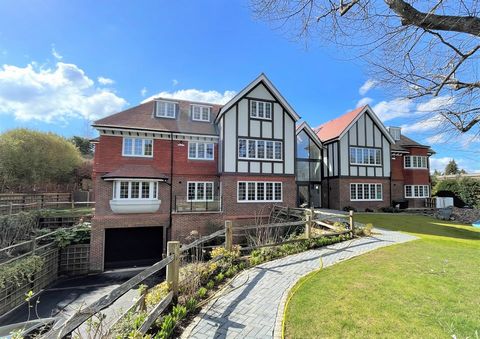 This fabulous apartment is situated in the village of Kingswood which provides a comprehensive parade of local shops and restaurants, including a convenience store/post office, Coughlans bakery, hairdressers, beauticians and The Kingswood Arms public...