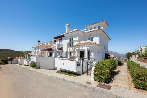 Century 21 Sun welcomes you to this exceptional semi-detached chalet for sale in the Urbanization Princesa Kristina, in the charming Alcorrín, Manilva. Imagine waking up every morning in a place where the sun gently caresses you and the sea breeze en...