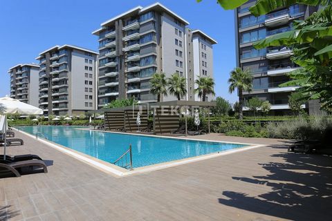 Umeblowany Apartament z 2 Sypialniami Blisko Morza w Konyaaltı Antalya Stylowy apartament znajduje się w dzielnicy Antalya Konyaaltı Akkuyu. Konyaalti to popularna dzielnica mieszkaniowa ze słynną plażą, różnymi udogodnieniami i środkami transportu d...