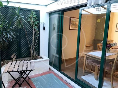 The one bedroom apartment is located in the heart of the historical center of Cascais, near all facilities, public transports and the beach. The apartment is on the ground floor and has: - A charming little patio - Fireplace in the living room - Full...