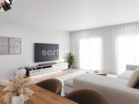 Venha conhecer este incrível apartamento em Tavira, que reúne todo o conforto e comodidade que você procura em um lar. Este encantador apartamento composto por uma sala em open space com cozinha equipada, dois quartos, sendo um deles uma espaçosa sui...