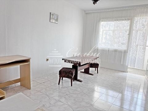 Appartement d’une chambre Cinquième régiment. La propriété est située au troisième étage préféré. L’appartement a une superficie de 65 m². et a la disposition suivante : couloir en forme de L, salon avec terrasse vitrée, cuisine, chambre avec terrass...