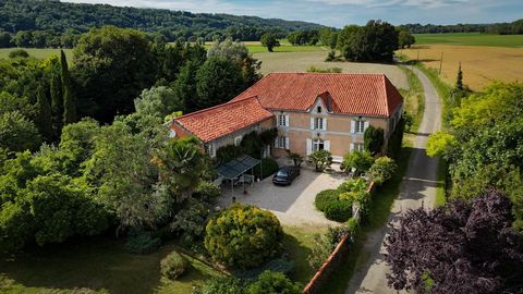 Between MARCIAC and MADIRAN, beautiful 18th-century GASCONY PROPERTY full of character and charm, surrounded by 4,305 m² of enclosed parklands, in a remarkable hamlet with its 12th-century fortified church. This Gascon residence offers 468 m² of livi...