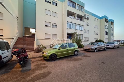 Identificação do imóvel: ZMPT569189 3 bedroom flat in Portimão Discover this charming 3-bedroom flat, located in a quiet and easily accessible area of Portimão. With a total area of 92m², this property offers an excellent opportunity to live in comfo...