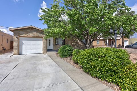 This beautifully renovated property offers a spacious kitchen and dining room combo, perfect for family meals and entertaining. The separate living area provides a cozy and comfortable space to unwind, and the convenience of an indoor laundry room is...