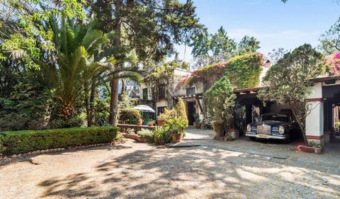 Mexico - Coyoacán - À vendre - Maison - 3 chambres - Salon - Salle de réception - Bureau - Patio - Jardin - Salle de théâtre - Garage - Atelier Cette maison offre une combinaison parfaite de confort, de commodité et d'espace. Avec ses 3 chambres, ell...