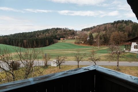 Umgeben von der wunderbaren Landschaft des Bayerischen Waldes und der reinen Luft liegt der staatlich anerkannte Luftkurort Viechtach. Hier im ruhigen Ortsteil Rattersberg erwartet Sie ein liebevoll und komfortabel eingerichtetes Ferienhaus auf zwei ...