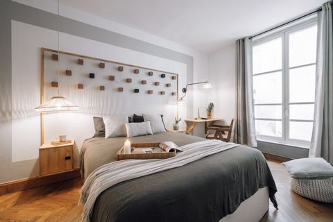 Step into the captivating world of Lido, a beach themed retreat nestled in the heart of the Saint-Germain-des-Prés neighborhood. This 49-square-meter haven invites you to experience a harmonious blend of style, comfort, and convenience, making it an ...