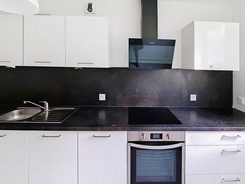 Idéal investisseurs : situé à La Riche (37520), cet appartement T4, entièrement rénové avec des prestations de qualité bénéficie d'un environnement calme et végétalisé en plein centre-ville. Proche de toutes commodités et surtout de la future 2e lign...