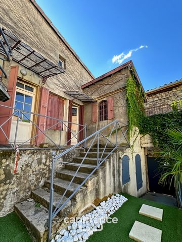 **Annonce Immobilière : Opportunité Unique à Saisir** Nous avons le plaisir de vous présenter cette maison de village pleine de charme, offrant un potentiel exceptionnel pour les amateurs de rénovation. Idéalement située au cur du village, cette prop...