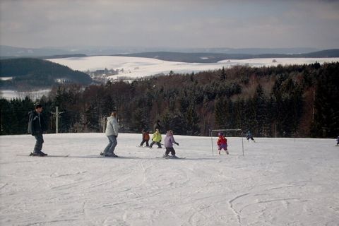 En el auténtico pueblo de Božanov, situado en el norte de Bohemia, en medio de la reserva natural protegida Broumovské Steny, es esta granja nostálgica 