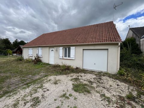 L'ADN IMMO vous présente cette maison à vendre sur la commune de Chilleurs aux bois, dans un secteur calme. Maison de Plain/pied construite en 2005, d'une superficie de 98 m2. Pièce de vie de 41 m2 avec cuisine ouverte, un cellier, 4 chambres, une sa...