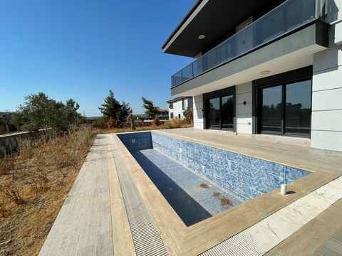 Freistehende Villa mit 5 Schlafzimmern zum Verkauf in Didim Akbuk Seite. 5 Schlafzimmer, 4 Badezimmer, ein geräumiges Wohnzimmer mit separater Küche und Villa, gebaut auf einem 720 m² großen Grundstück und Villa verfügt über einen großen Swimmingpool...