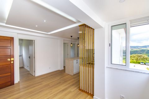Apartamento T3 totalmente renovado, pronto a estrear, no 2.º andar de prédio localizado numa rua sem saída no Bairro Mário Madeira. Destaca-se pela vista desafogada, ambiente tranquilo e estacionamento exterior muito fácil. O imóvel oferece excelente...